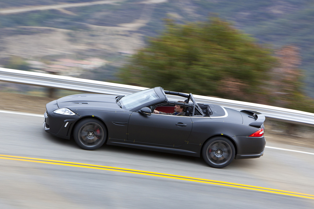 Jaguar XKR-S Convertible panning