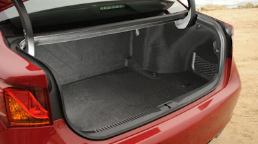 Lexus GS 450h boot