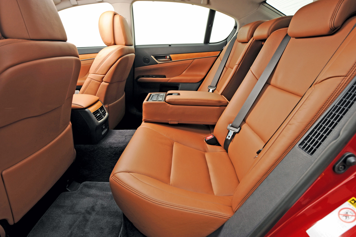 Lexus GS 450h rear seats
