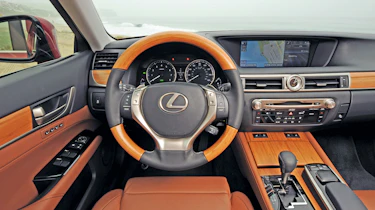 Lexus GS 450h dash
