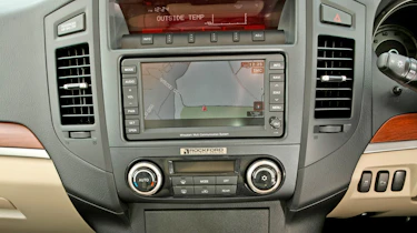 Mitsubishi Shogun SG4 centre console
