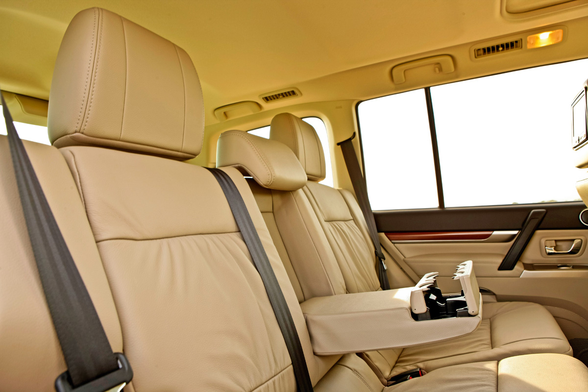 Mitsubishi Shogun SG4 rear seats