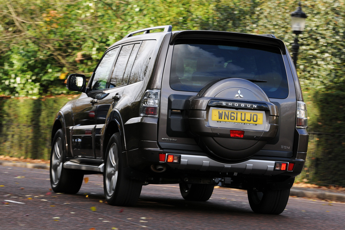 Mitsubishi Shogun SG4 rear three-quarters