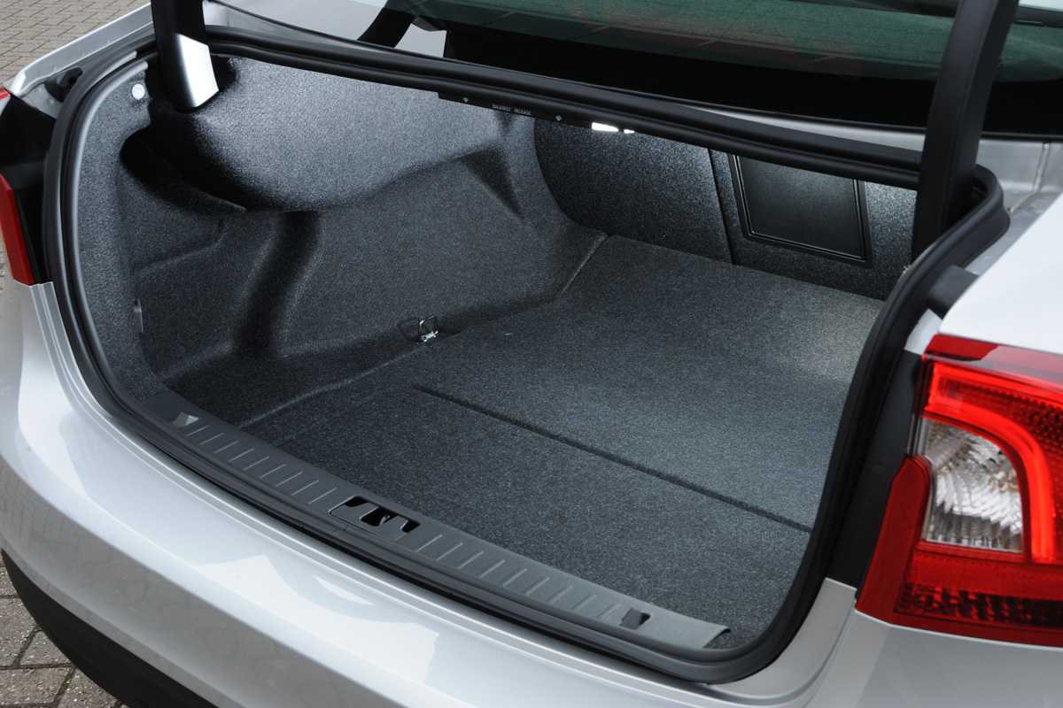 Volvo S60 boot