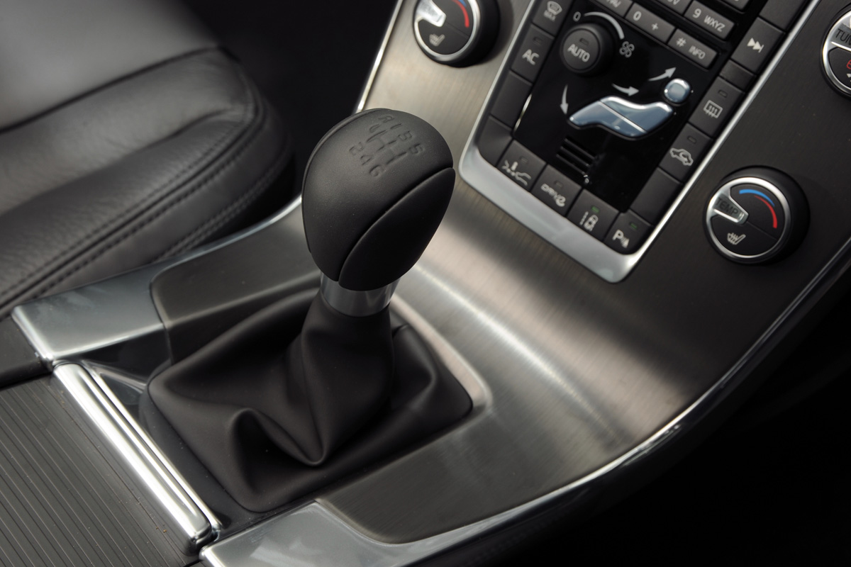 Volvo S60 centre console