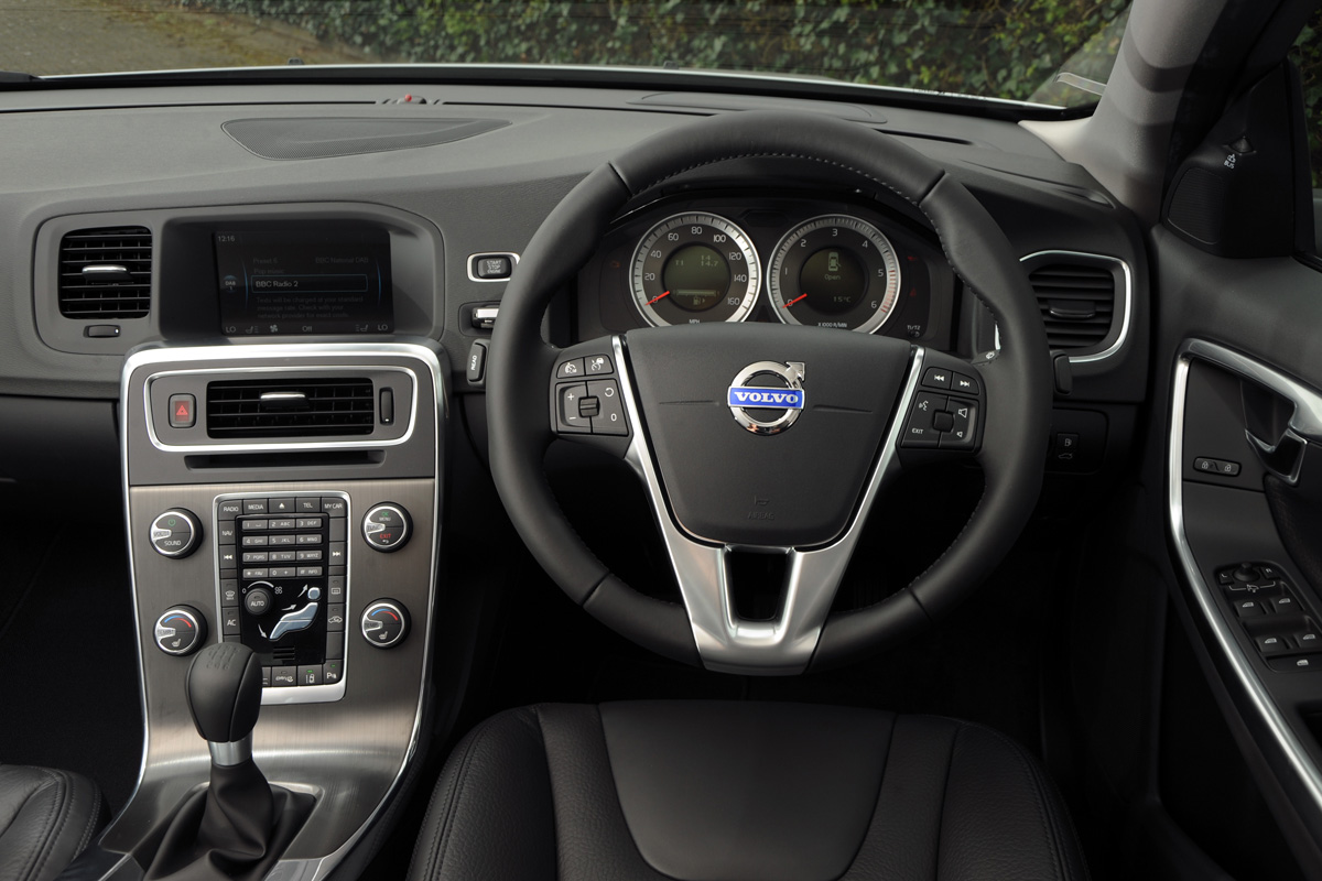 Volvo S60 dash
