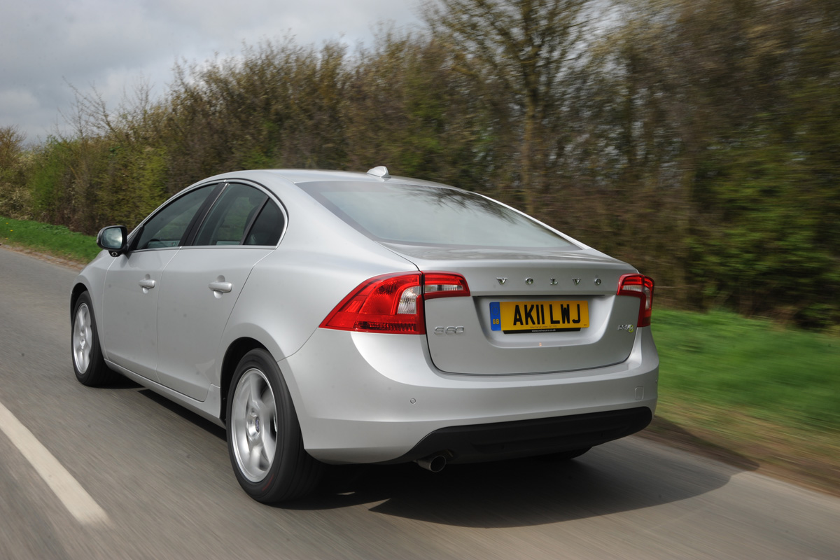 Volvo S60 rear tracking