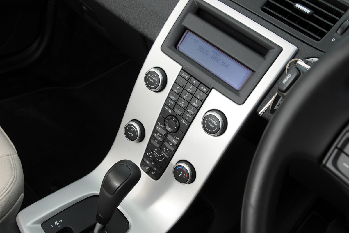 Volvo C70 centre console