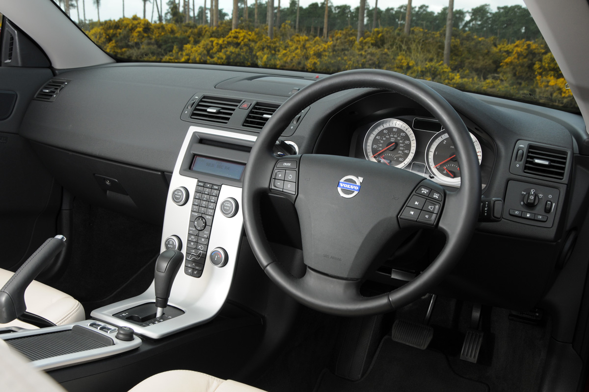 Volvo C70 dash