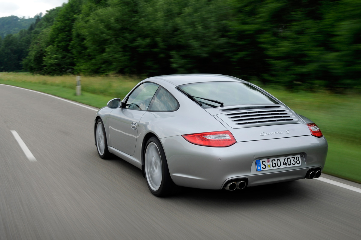 Porsche 911 (2004 - 2011) rear tracking