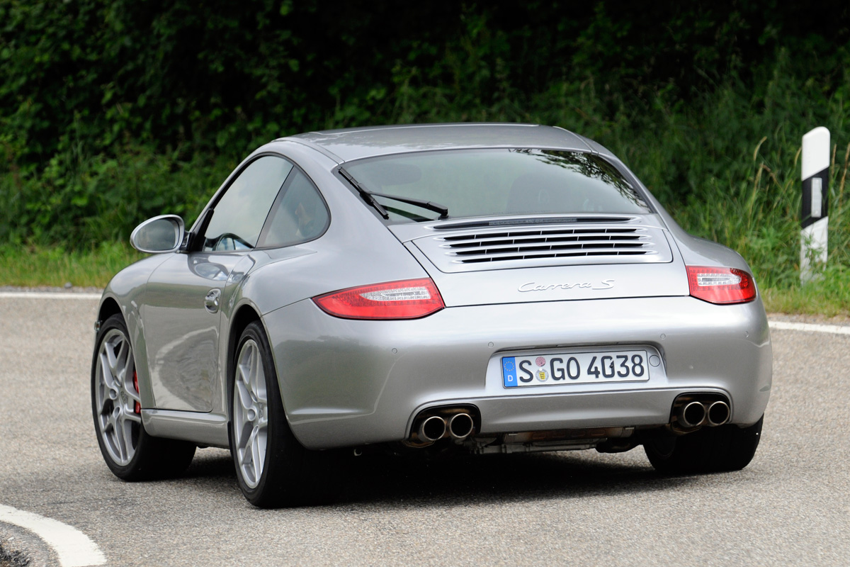 Porsche 911 (2004 - 2011) rear cornering