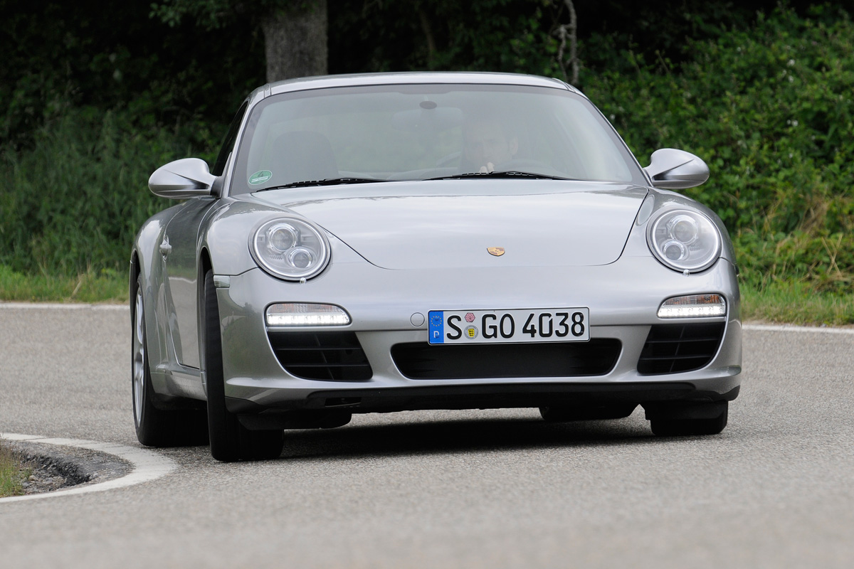 Porsche 911 (2004 - 2011) front cornering
