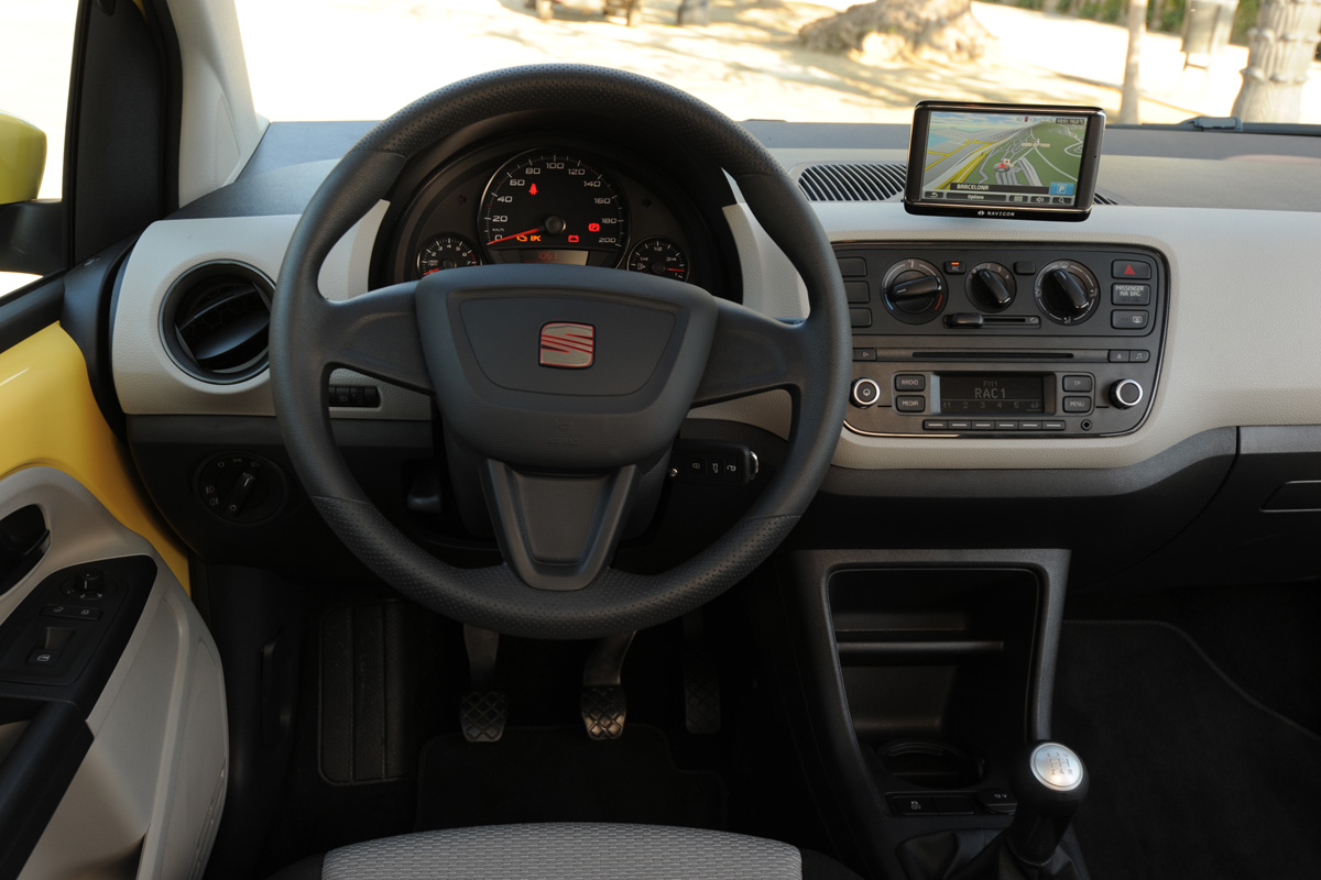 SEAT Mii dash