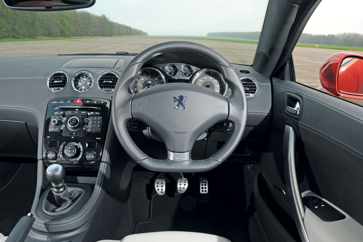 Peugeot RCZ dash