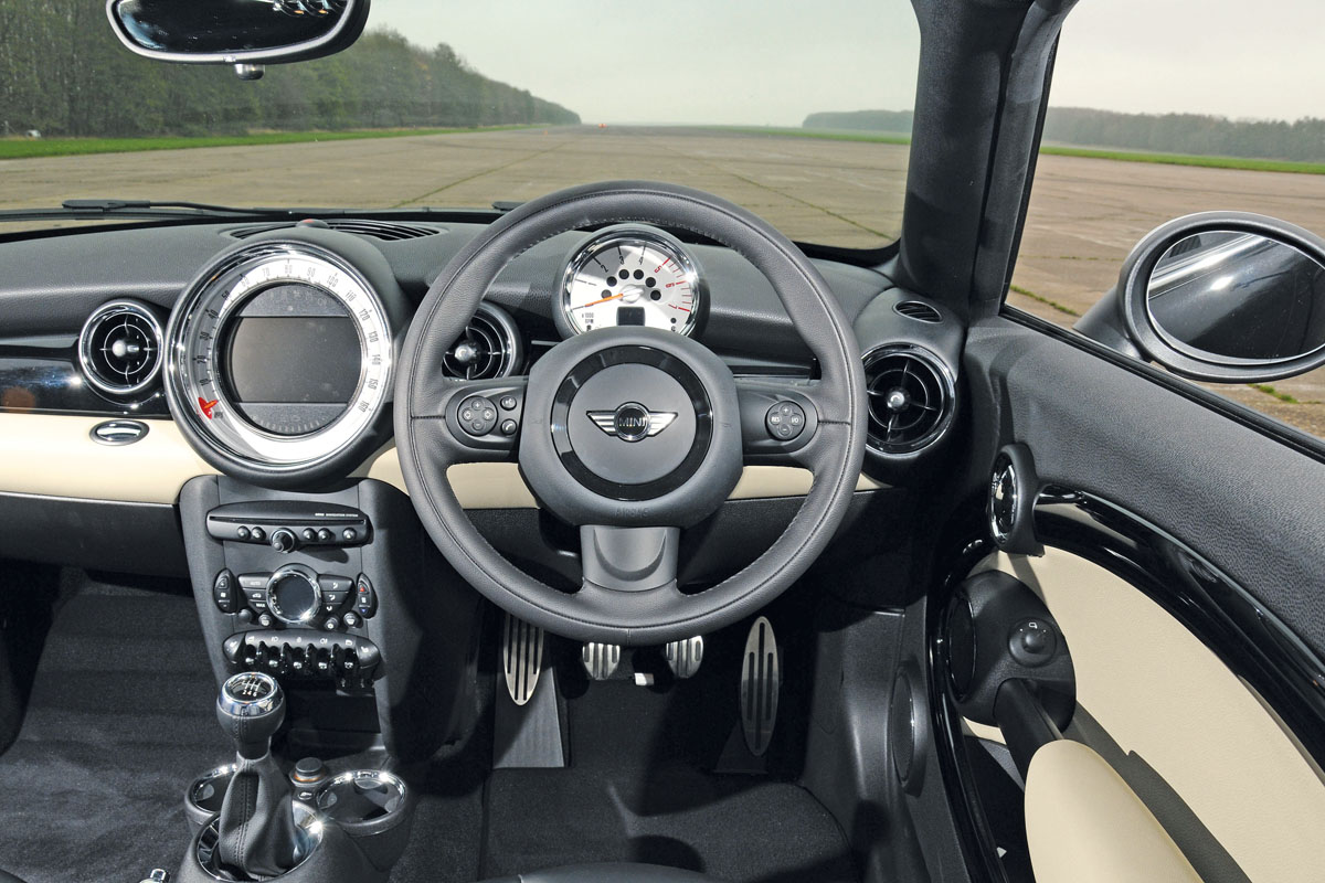 MINI Coupe Cooper SD dash