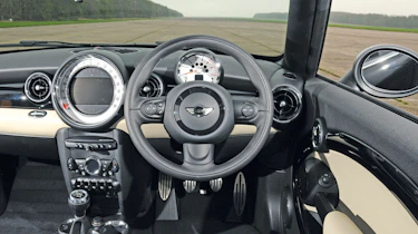 MINI Coupe Cooper SD dash