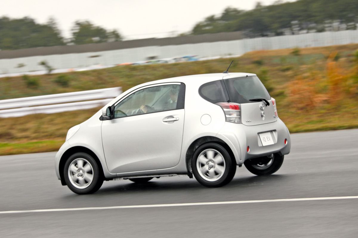 Toyota iQ EV rear tracking