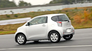 Toyota iQ EV rear tracking
