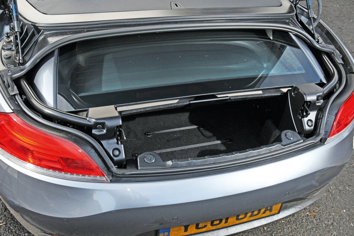 BMW Z4 20i boot
