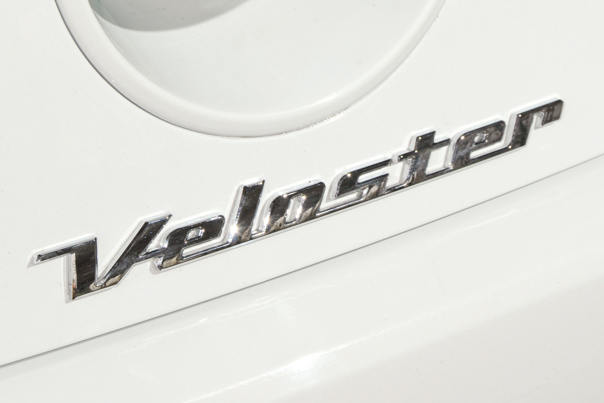 Hyundai Veloster badge