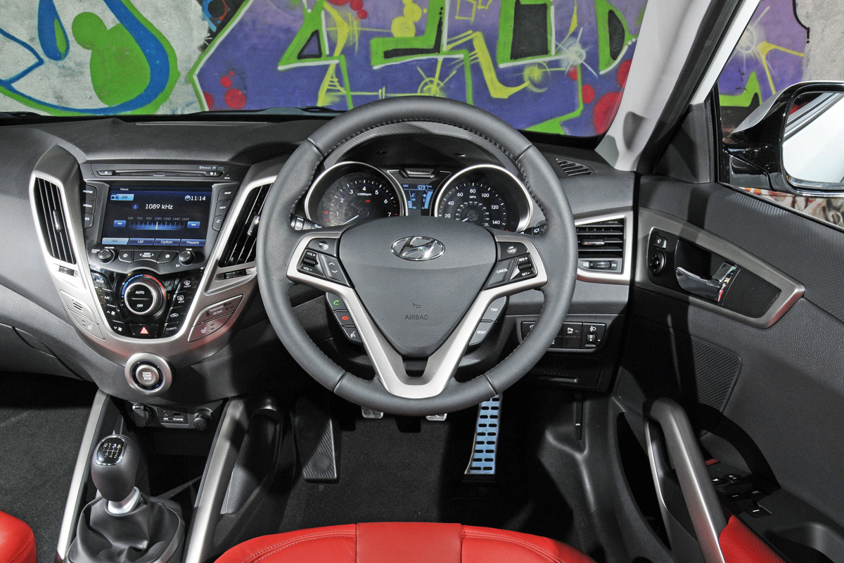 Hyundai Veloster dash