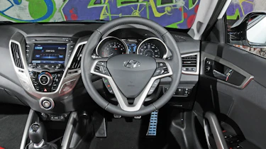 Hyundai Veloster dash