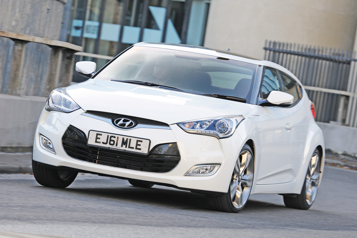 Hyundai Veloster front cornering