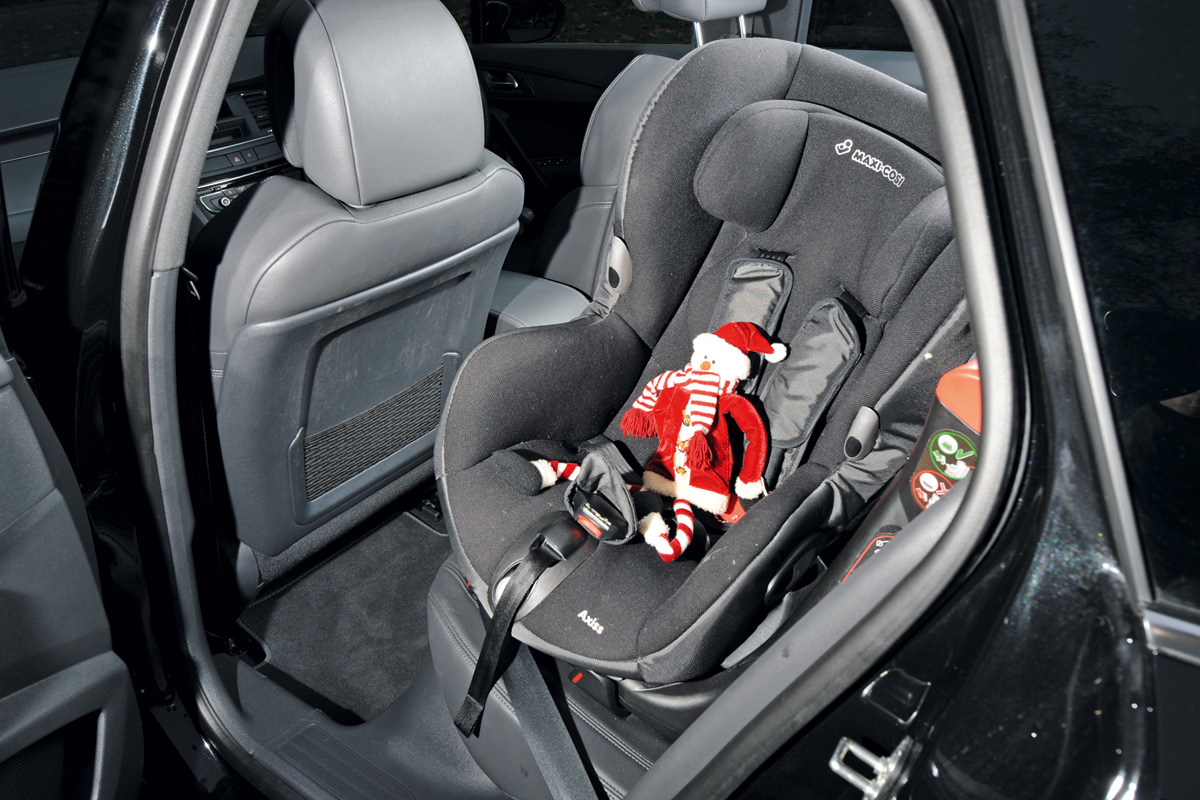 Peugeot 508 SW child seat