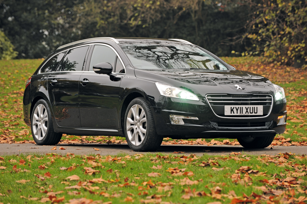 Peugeot 508 SW front three-quarters