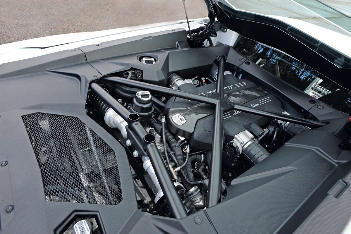 Lamborghini Aventador engine