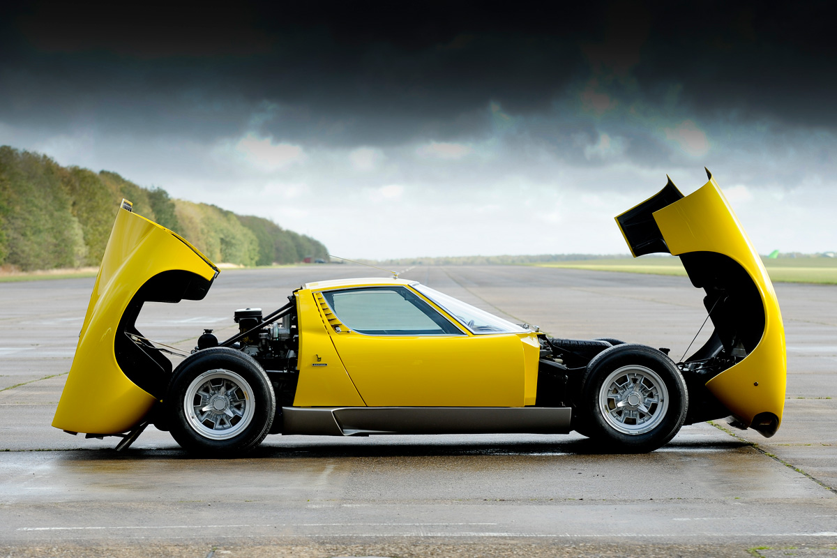 Lamborghini Miura SV profile