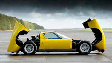 Lamborghini Miura SV profile