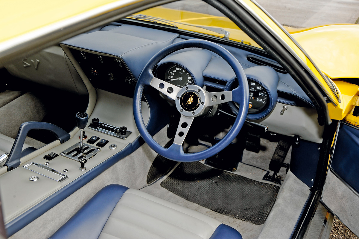 Lamborghini Miura SV dash