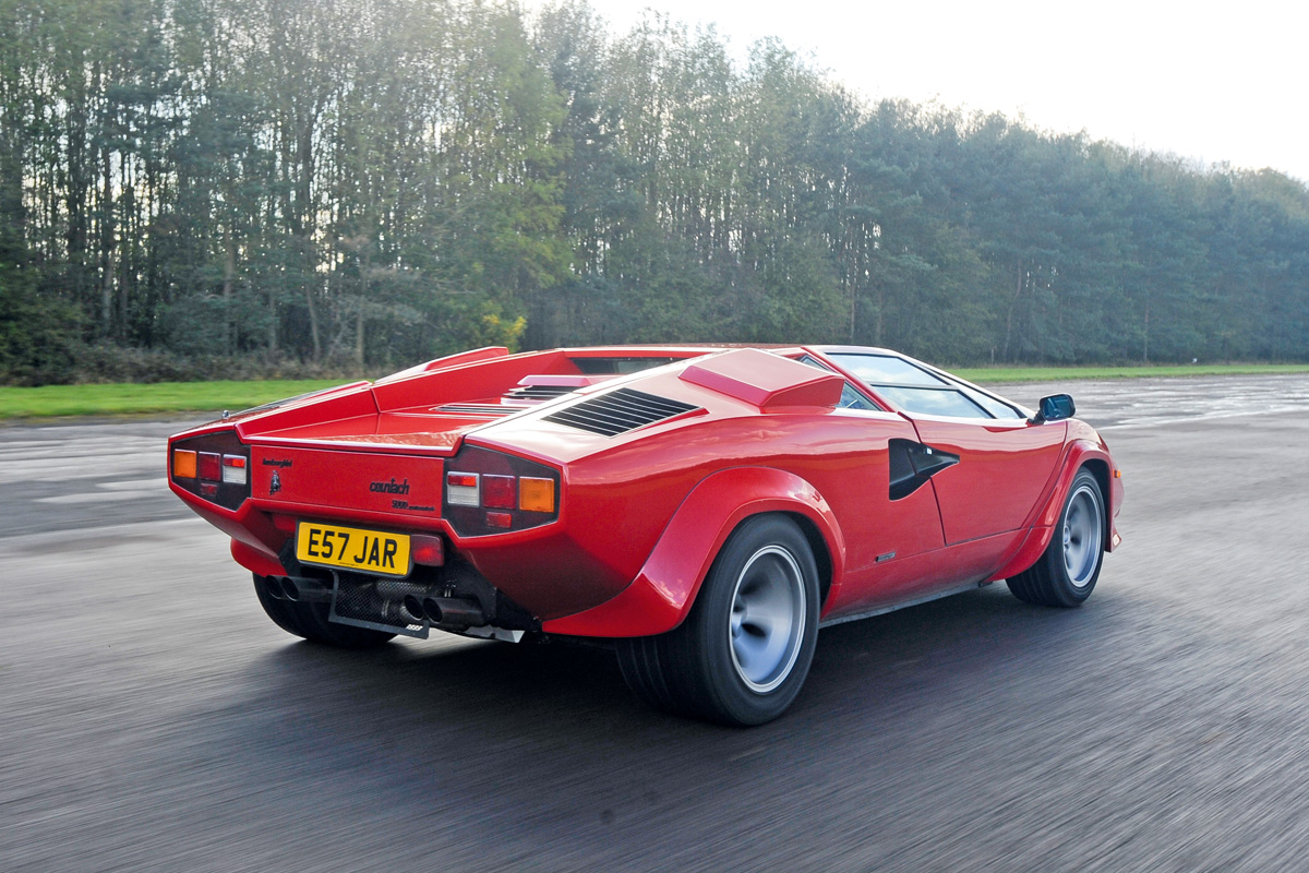 Lamborghini Countach 5000 QV rear tracking