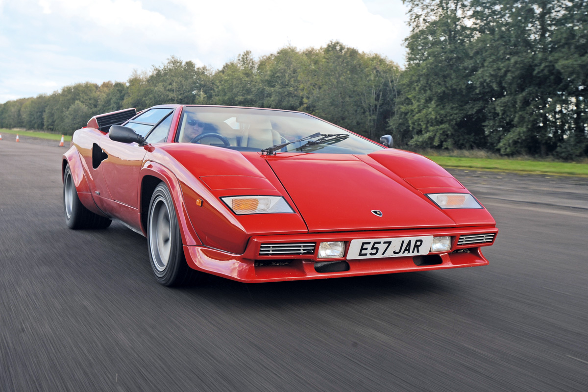 Lamborghini Countach 5000 QV front tracking