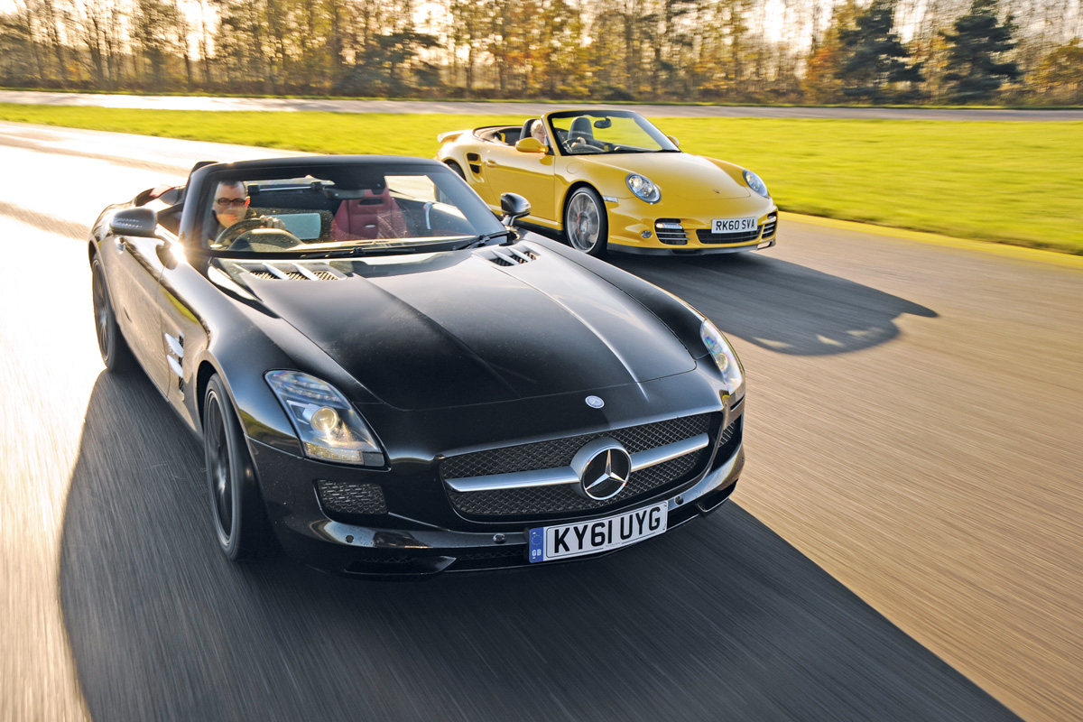 Mercedes SLS Roadster vs Porsche 911