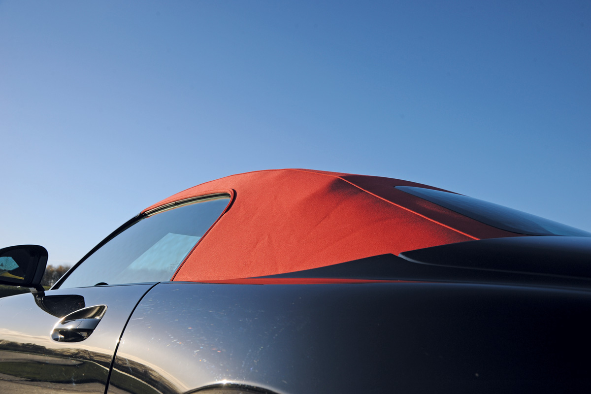 Mercedes SLS AMG Roadster roof