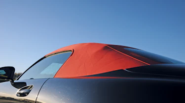 Mercedes SLS AMG Roadster roof