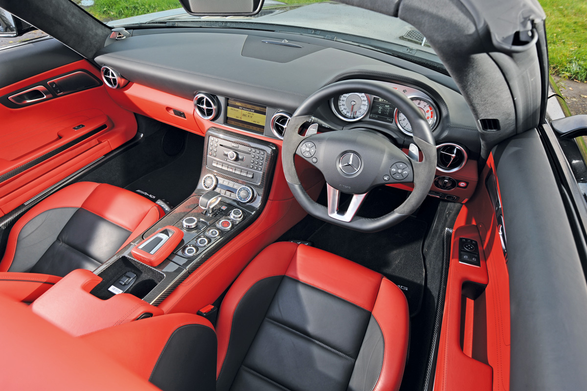 Mercedes SLS AMG Roadster dash