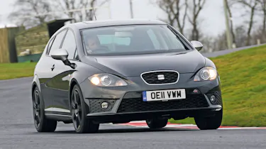SEAT Leon FR+ 2.0 TSI front cornering