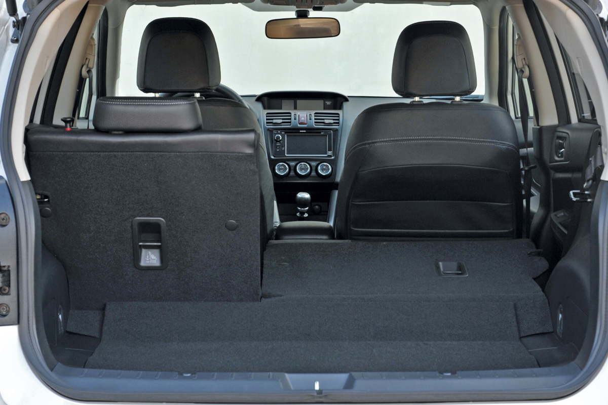 Subaru XV 2.0 petrol boot