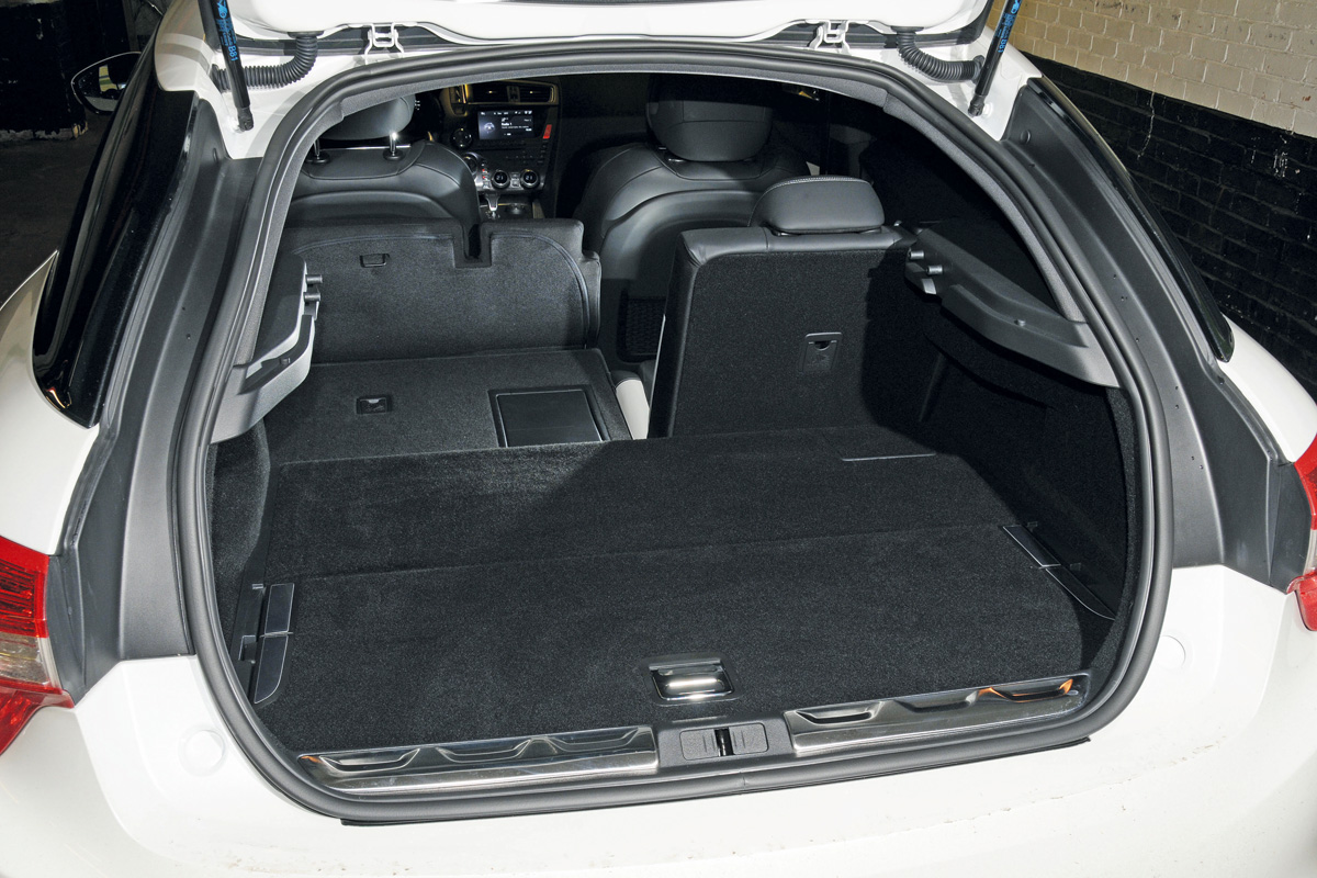 Citroen DS5 Hybrid4 boot