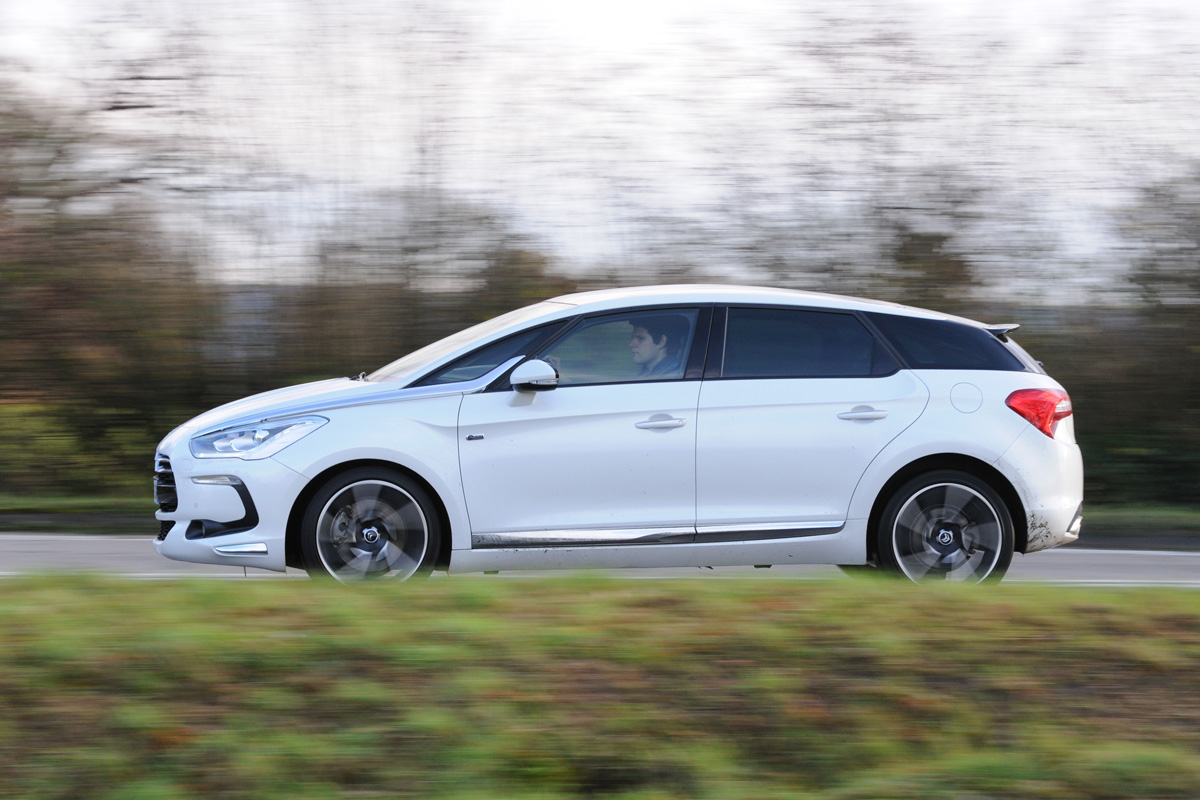 Citroen DS5 Hybrid4 panning