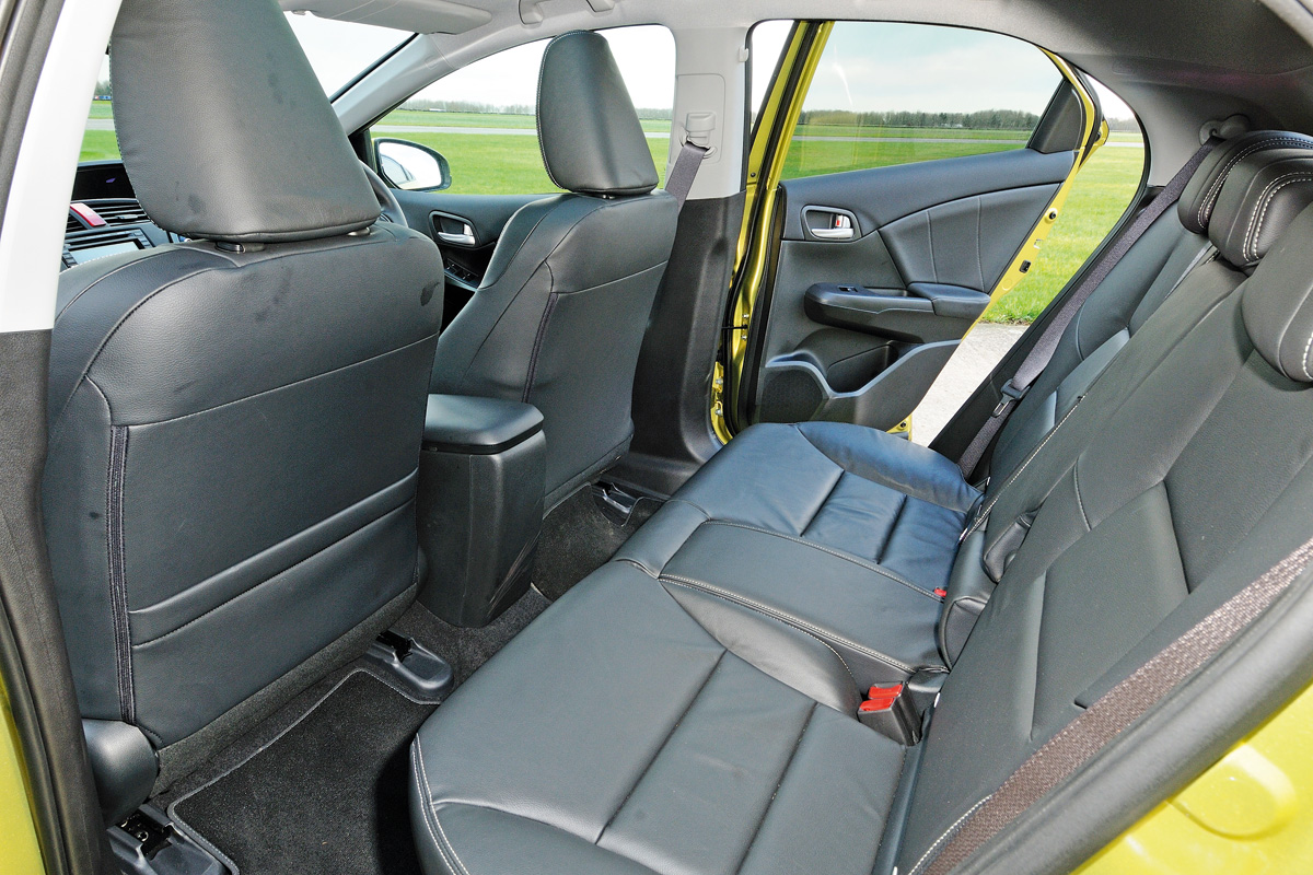 Honda Civic 2.2 i-DTEC EX GT rear seats