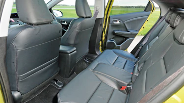Honda Civic 2.2 i-DTEC EX GT rear seats
