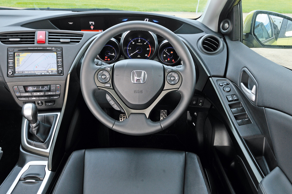 Honda Civic 2.2 i-DTEC EX GT dash