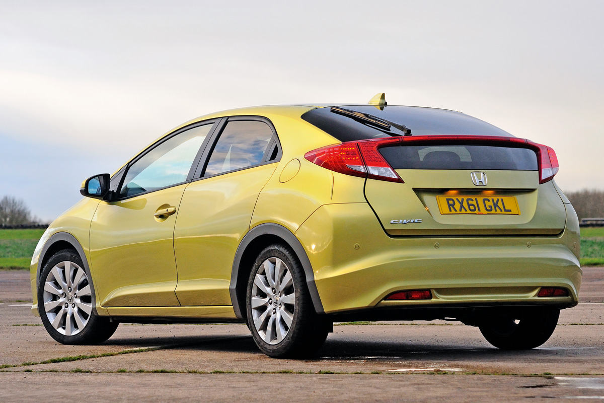 Honda Civic 2.2 i-DTEC EX GT rear three-quarters