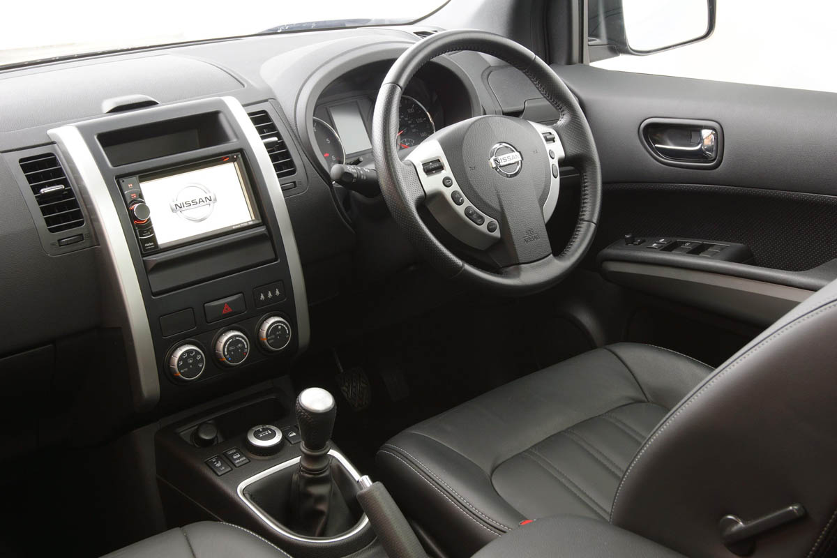 Nissan X-TRAIL Platinum interior