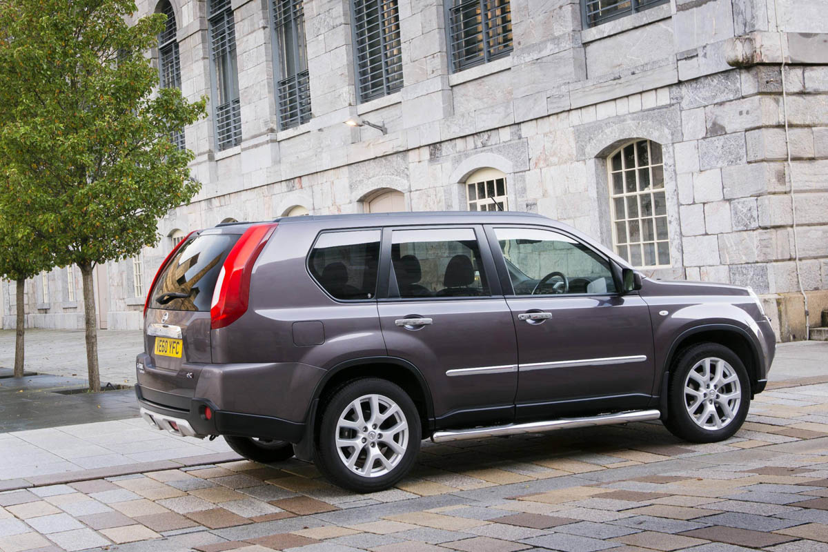 Nissan X-TRAIL Platinum rear