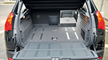 Peugeot 3008 HYbrid4 boot